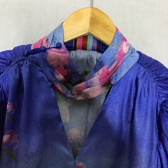 MUKZIN Women's Large Printed Floral Bunny Silky Puff Shoulder Blouse Art to Wear - Picture 7 of 11